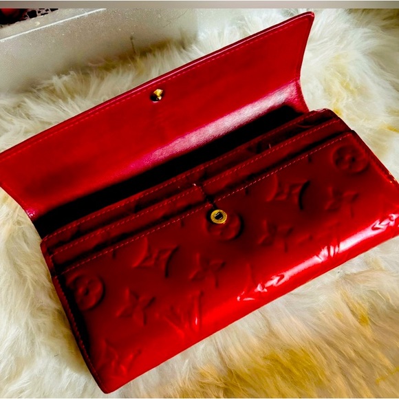 Authentic LV Louis Vuitton Red Vernis Long Wallet - Picture 3 of 16